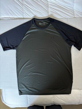 Under Armour Heatgear loose fit men’s Short Sleeve Performance T large